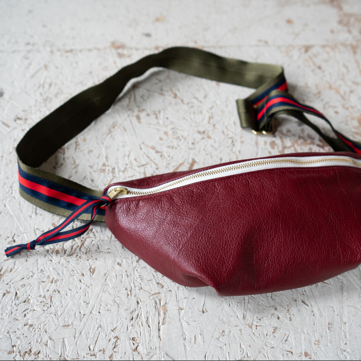 wayne sling bag | bordeaux pebble